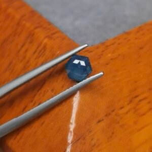 Saphir d'Auvergne, 0.77ct