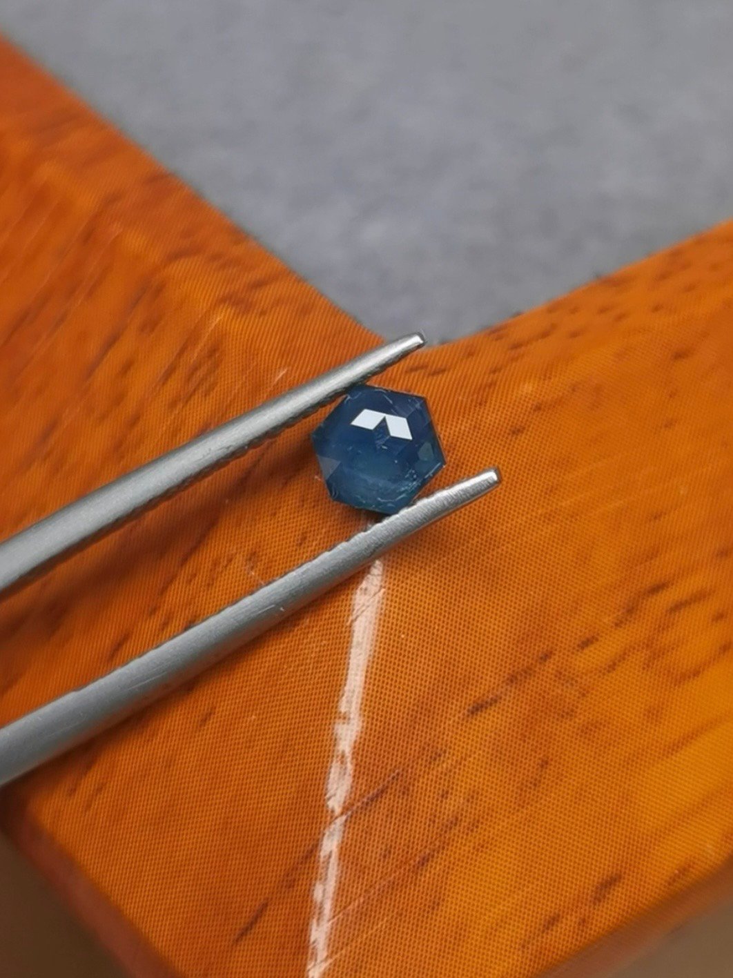 Saphir d'Auvergne, 0.77ct