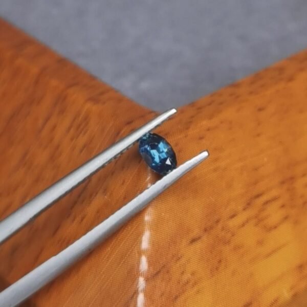 Saphir d'Auvergne, 0.46ct