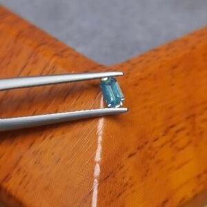 Saphir d'Auvergne, 0.30ct