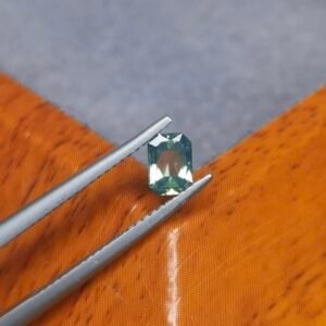 Saphir d'Auvergne, 0.56ct