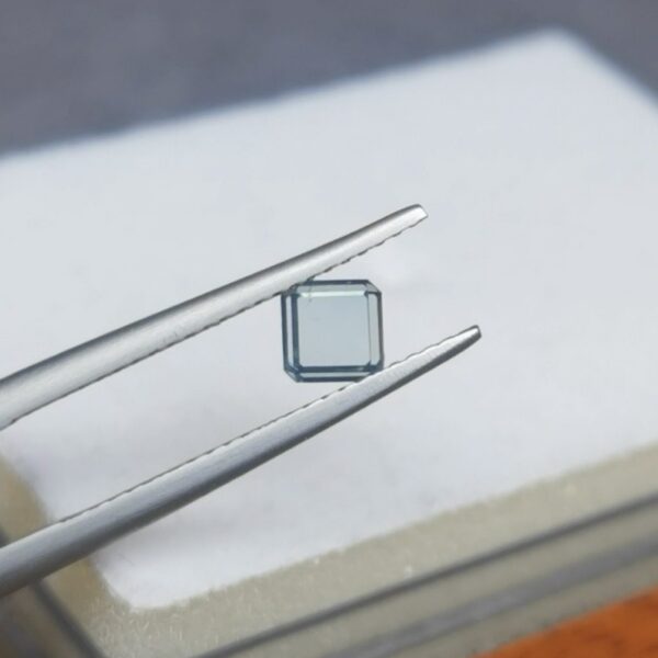Saphir d'Auvergne, 0.49ct