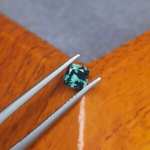 Saphir d'Auvergne, 0.66ct