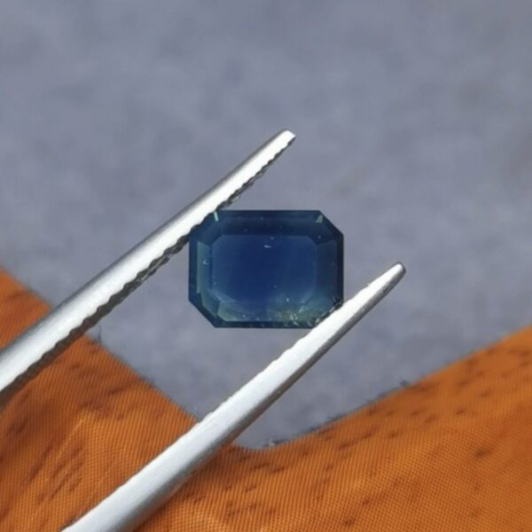 Saphir d'Auvergne, 1.69ct