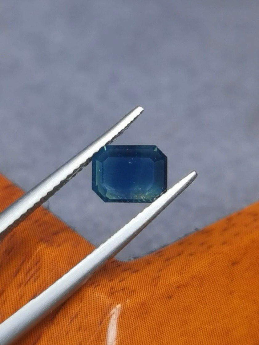 Saphir d'Auvergne, 1.69ct