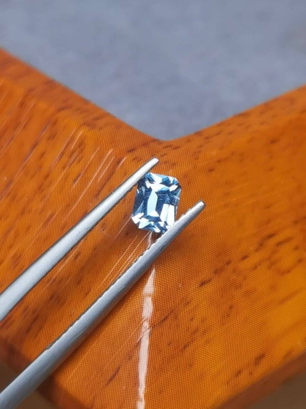 Saphir d'Auvergne, 0.63ct