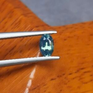 Saphir d'Auvergne, 0.64ct