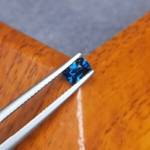 Saphir d'Auvergne, 0.63ct