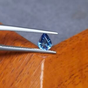 Saphir d'Auvergne, 0.86ct