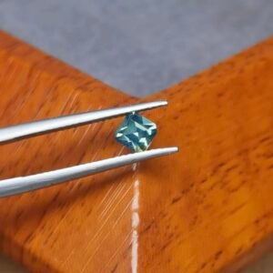 Saphir d'Auvergne, 0.76ct