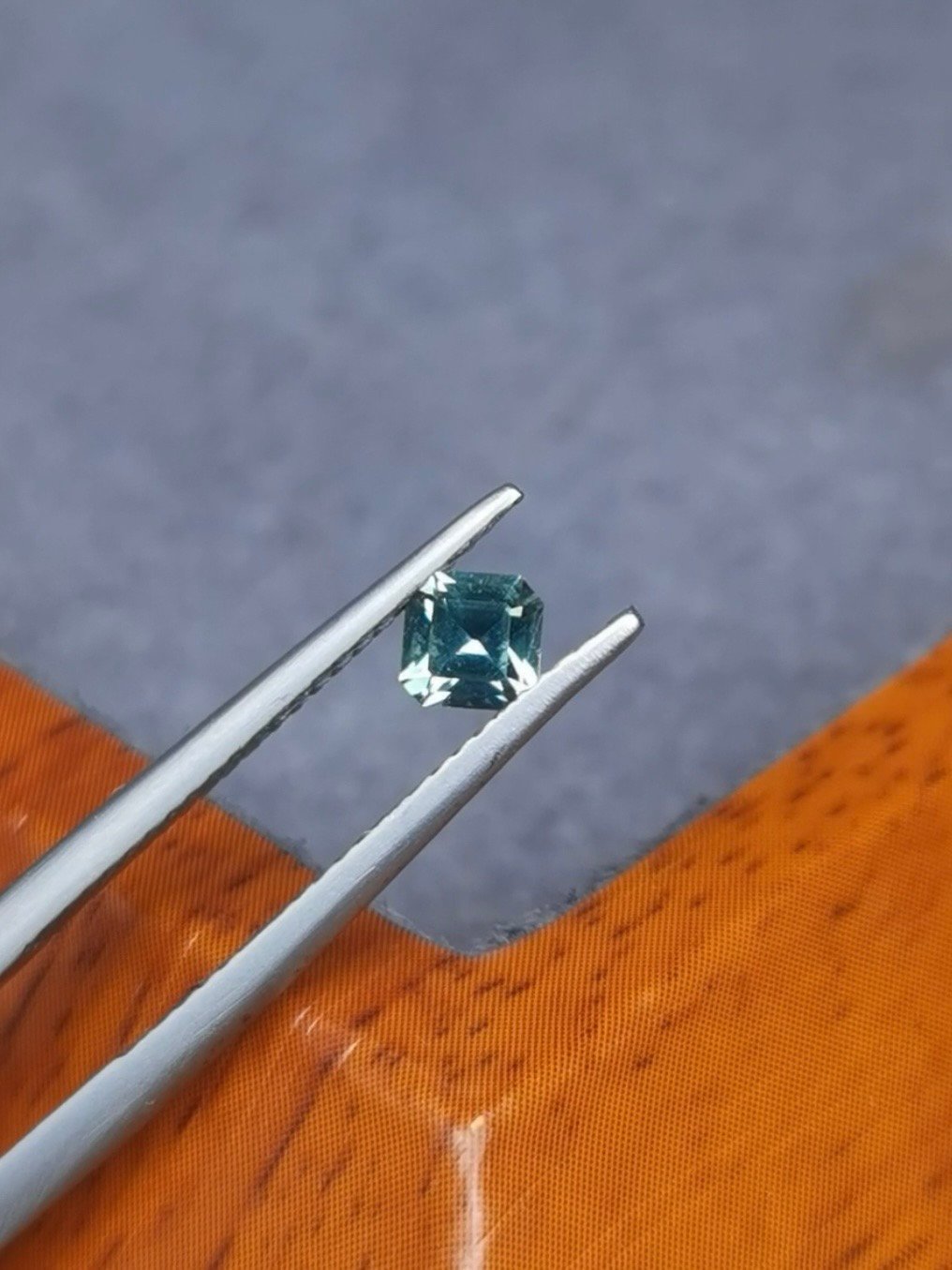 Saphir d'Auvergne, 0.41ct