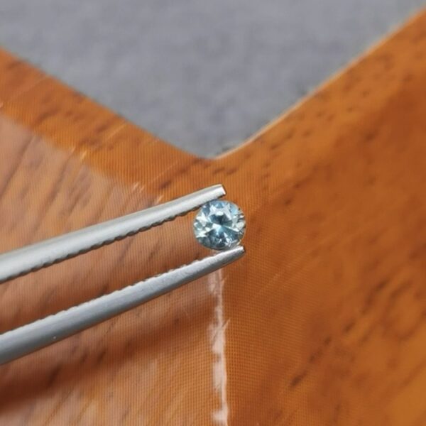 Saphir d'Auvergne, 0.20ct