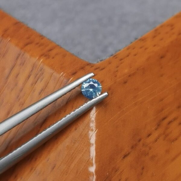 Saphir d'Auvergne, 0.18ct