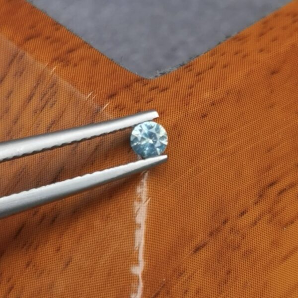 Saphir d'Auvergne, 0.19ct