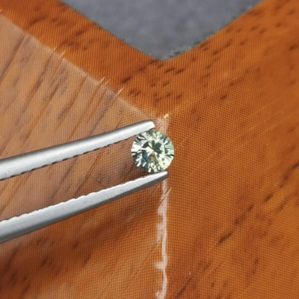Saphir d'Auvergne, 0.21ct