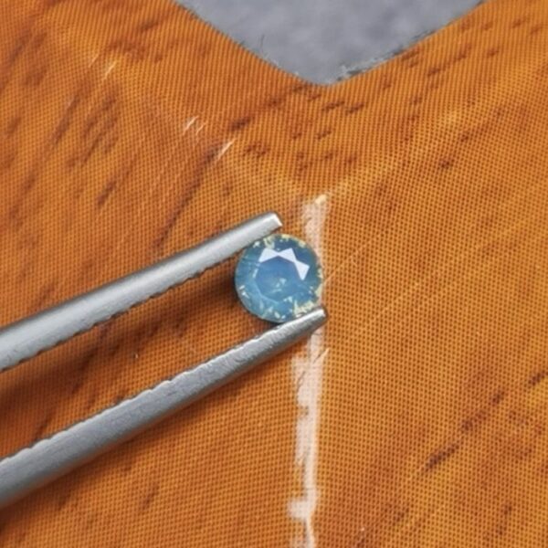Saphir d'Auvergne, 0.16ct