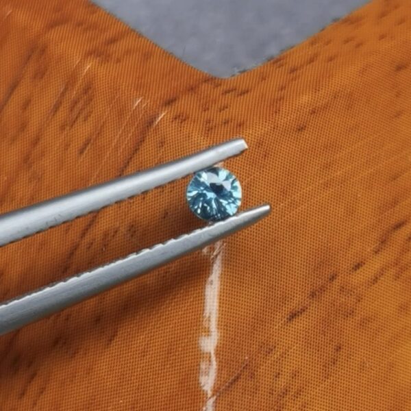 Saphir d'Auvergne, 0.19ct