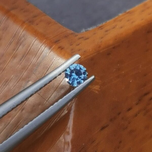 Saphir d'Auvergne, 0.19ct