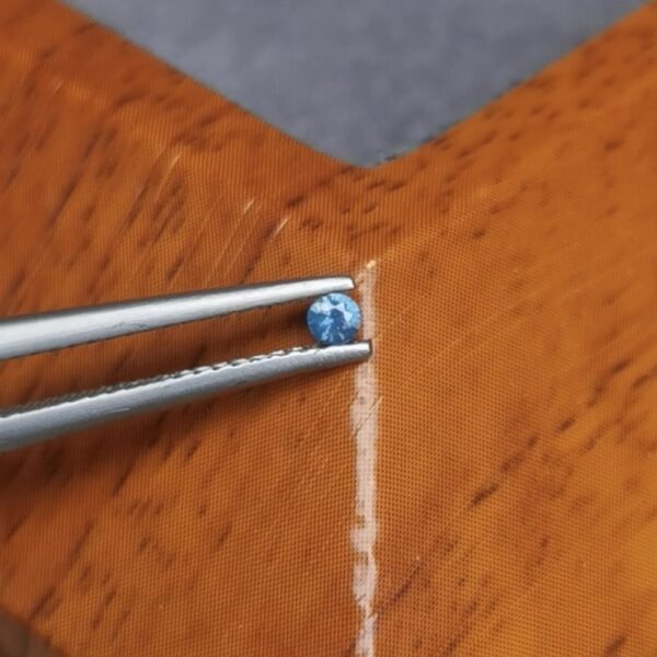 Saphir d'Auvergne, 0.07ct