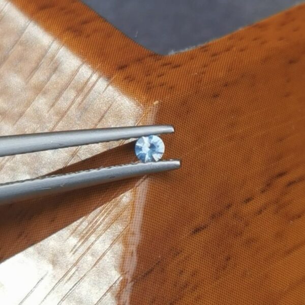 Saphir d'Auvergne, 0.08ct