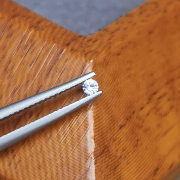 Saphir d'Auvergne, 0.07ct