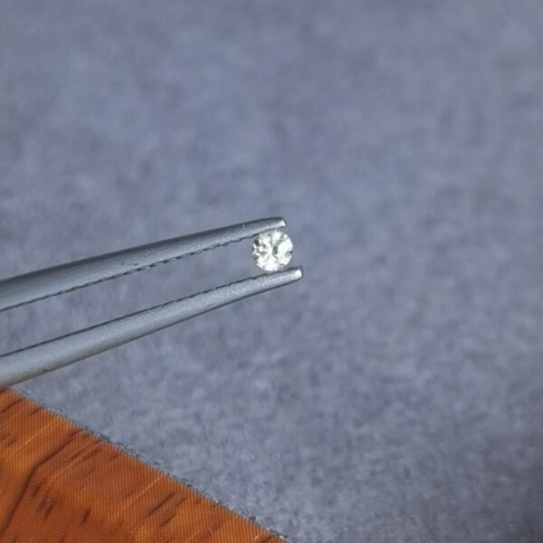 Saphir d'Auvergne, 0.09ct