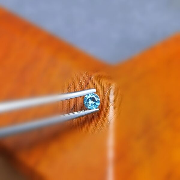 Saphir d'Auvergne, 0.14ct