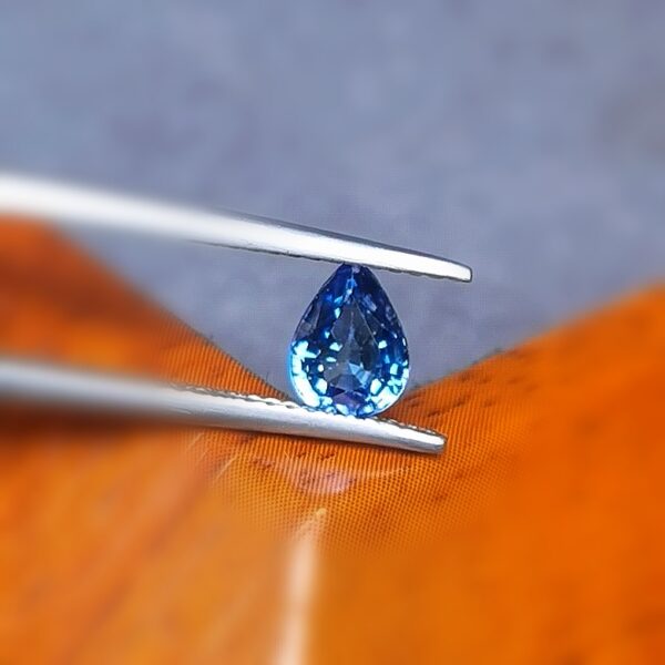 Saphir d'Auvergne, 0.86ct