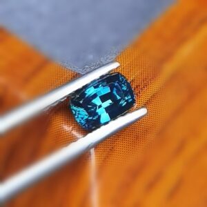 Saphir d'Auvergne, 0.73ct