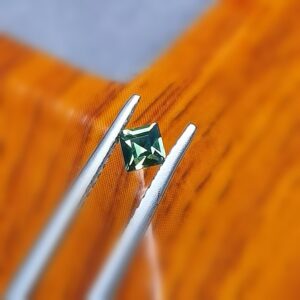 Saphir d'Auvergne, 0.23ct