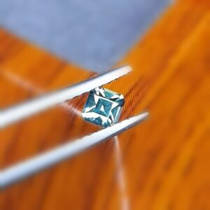 Saphir d'Auvergne, 0.20ct