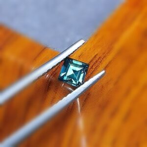 Saphir d'Auvergne, 0.36ct