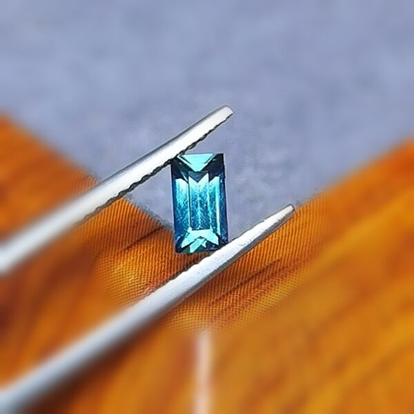 Saphir d'Auvergne, 0.58ct