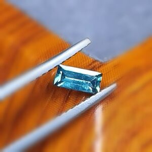 Saphir d'Auvergne, 0.28ct