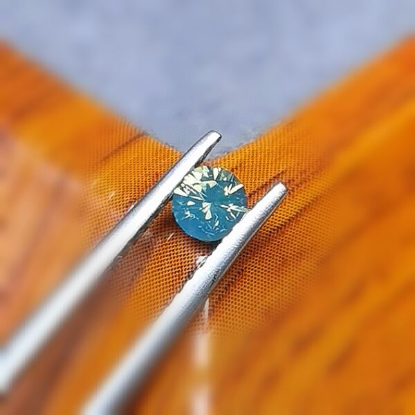 Saphir d'Auvergne, 0.28ct