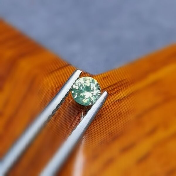 Saphir d'Auvergne, 0.23ct