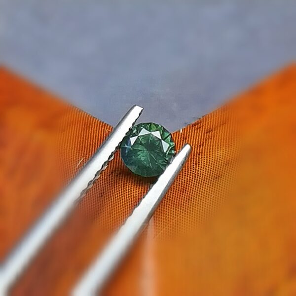 Saphir d'Auvergne, 0.34ct