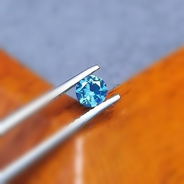 Saphir d'Auvergne, 0.29ct