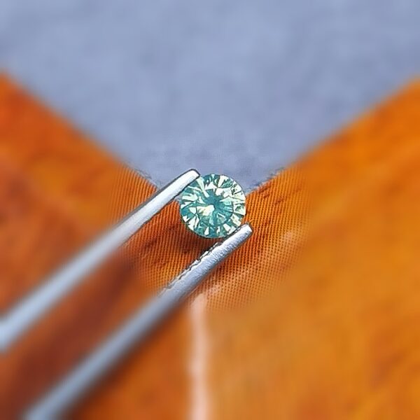 Saphir d'Auvergne, 0.29ct