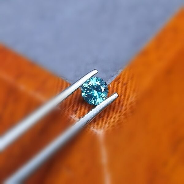 Saphir d'Auvergne, 0.32ct