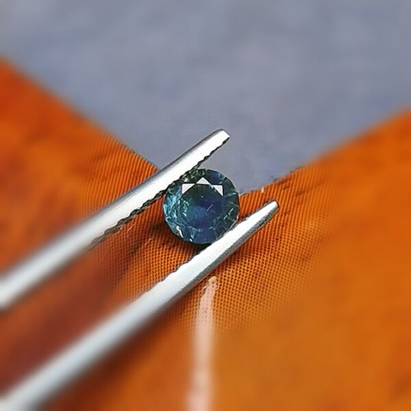Saphir d'Auvergne, 0.35ct