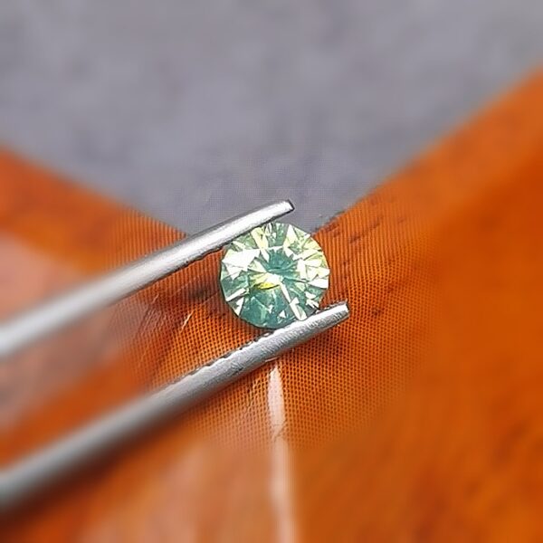 Saphir d'Auvergne, 0.50ct