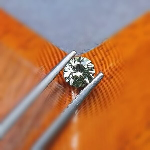 Saphir d'Auvergne, 0.41ct