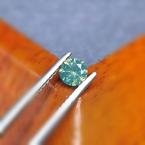 Saphir d'Auvergne, 0.42ct