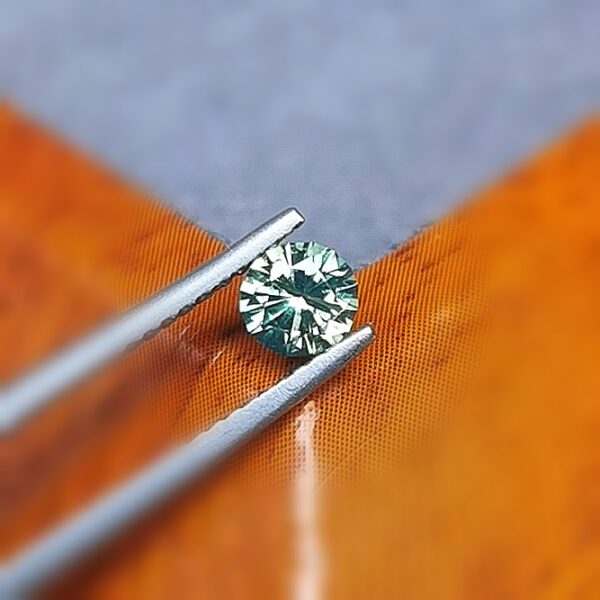 Saphir d'Auvergne, 0.45ct