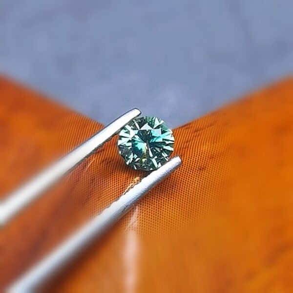 Saphir d'Auvergne, 0.38ct