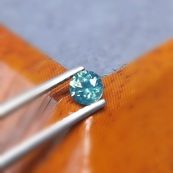 Saphir d'Auvergne, 0.39ct
