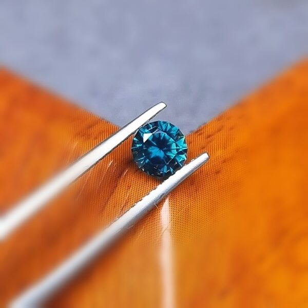 Saphir d'Auvergne, 0.79ct