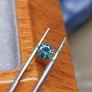 Saphir d'Auvergne, 0,80ct