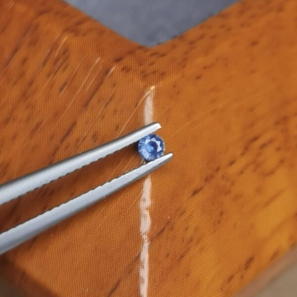 Saphir d'Auvergne, 0.09ct